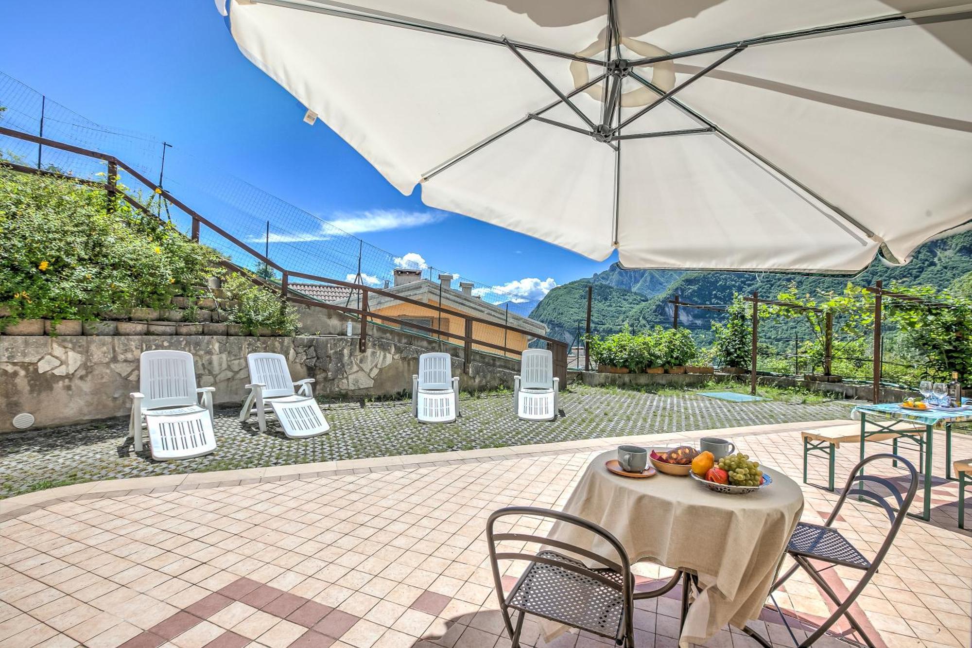 Il Giardino In Montagna Family Friendly- Happy Rentals Tenno Dış mekan fotoğraf